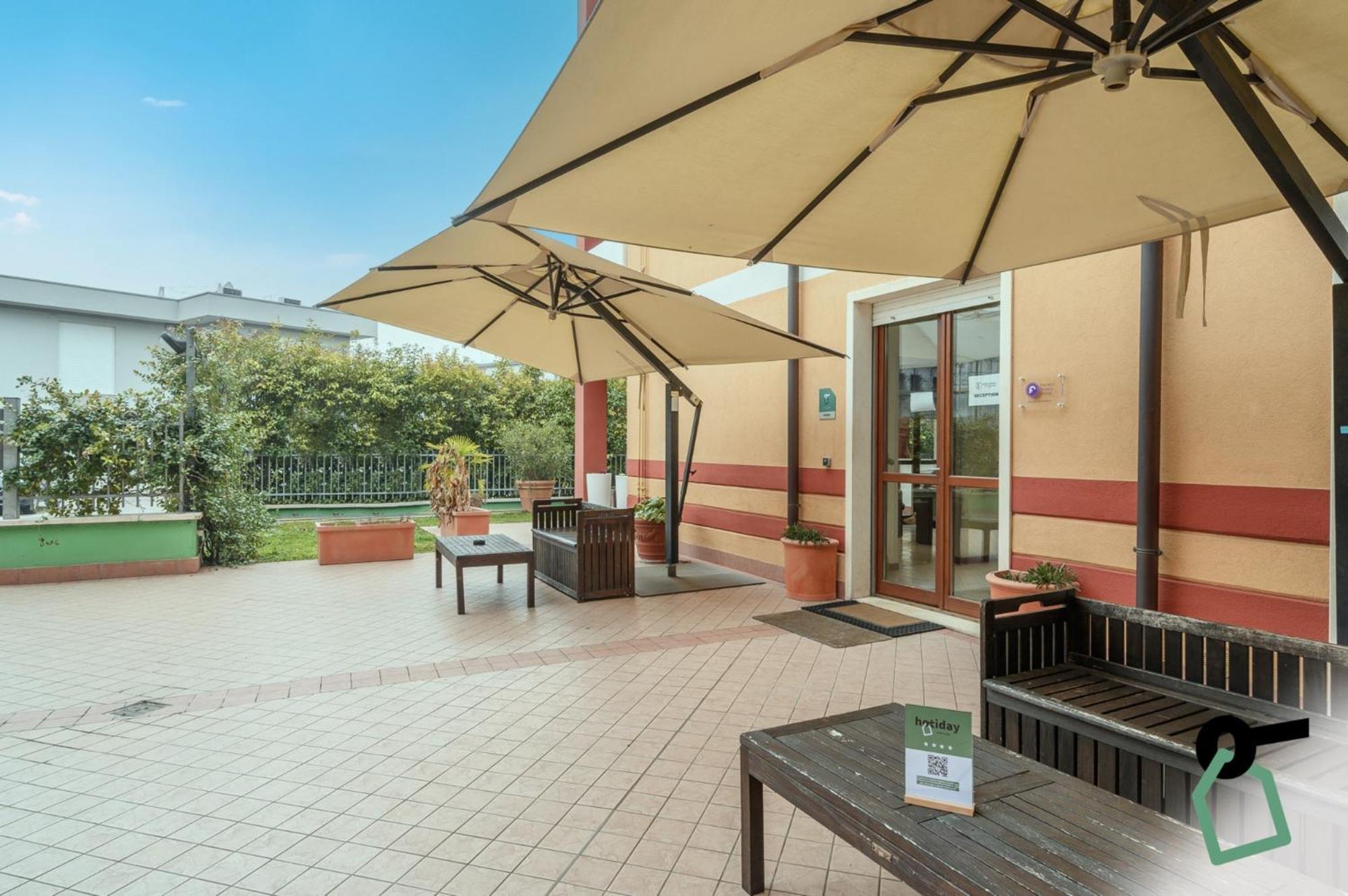 Hotiday Residence Garda بسكييرا ديل غاردا المظهر الخارجي الصورة